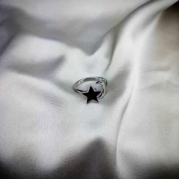 Moon and Star Engraved Spinning Ring - Picture 4 of 4